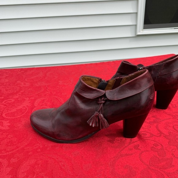 Regarde Le Ciel leather heeled ankle bootie size 40 8.5 spring summer tassel - Picture 10 of 14